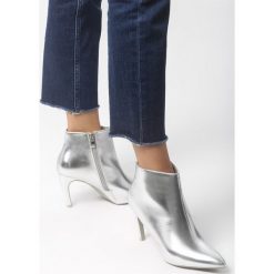 Srebrne Botki Shine Through. Szare botki damskie Born2be, bez obcasa, na obcasie, bez zapięcia. Za 109,99 zł.