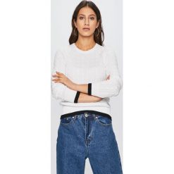 Calvin Klein Jeans - Sweter. Czarne swetry damskie Calvin Klein Jeans, s, bez wzorów, z bawełny, z krótkim rękawem, krótkie, bez kaptura. W wyprzedaży za 359,90 zł.