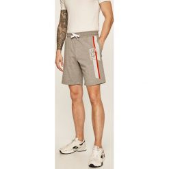 EA7 Emporio Armani - Szorty. Czarne spodenki sportowe męskie s, z nadrukiem, z elastanu, sportowe. Za 349,90 zł.