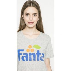 Only - Top Fanta. Szare topy damskie marki ONLY, s, z nadrukiem, z bawełny, z okrągłym kołnierzem. W wyprzedaży za 59,90 zł.