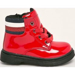 Tommy Hilfiger - Botki dziecięce. Czerwone botki dziewczęce z okrągłym noskiem, na sznurówki. W wyprzedaży za 279,90 zł.