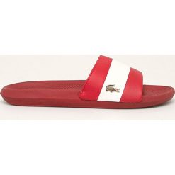 Lacoste - Klapki. Czerwone kapcie męskie Lacoste, ze skóry ekologicznej. Za 199,90 zł.