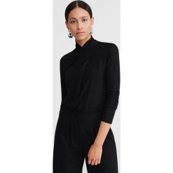 Bluzka z kołnierzem - Czarny. Czarne bluzki damskie Reserved, xl. W wyprzedaży za 39,99 zł.