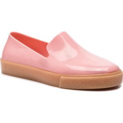 Lordsy MELISSA - Ground II Ad 32518 Pink/Beige 51430. Różowe półbuty damskie Melissa, z tworzywa sztucznego, bez obcasa, na płaskiej podeszwie. W wyprzedaży za 199,00 zł.