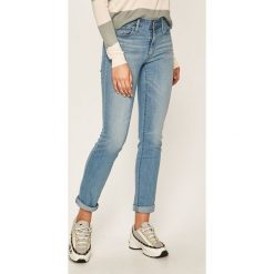 Levi's - Jeansy 712. Czerwone jeansy damskie Levi's®, s, bez wzorów, z elastanu. W wyprzedaży za 299,90 zł.