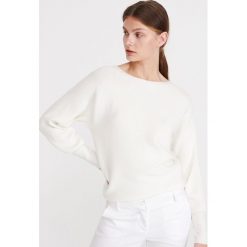 Sweter z prążkowanej dzianiny - Kremowy. Białe swetry damskie Reserved, s, bez wzorów, z dzianiny, bez rękawów, bez kaptura. Za 79,99 zł.