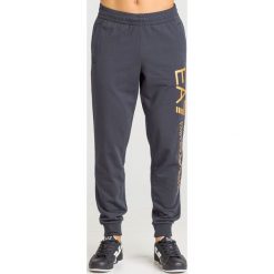 SPODNIE DRESOWE EA7 EMPORIO ARMANI. Szare spodnie męskie EA7 Emporio Armani, na imprezę, m, z nadrukiem, z bawełny. Za 419,00 zł.