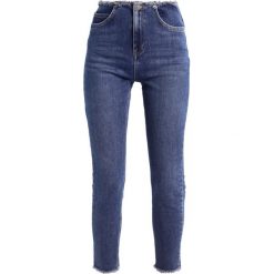 NORR KAJA Jeansy Slim Fit blue denim. Niebieskie jeansy damskie relaxed fit marki NORR, z bawełny. W wyprzedaży za 279,30 zł.