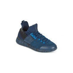 Buty Bikkembergs STRIKER 962. Niebieskie trampki męskie Bikkembergs, bez wzorów, bez zapięcia. Za 615,30 zł.