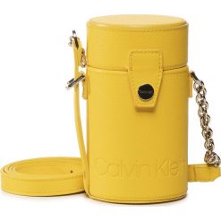 Torebka CALVIN KLEIN - Drum Cylinder Cross Body Cav K60K606645 ZA2. Żółte listonoszki damskie Calvin Klein, na imprezę, bez wzorów, ze skóry ekologicznej, bez dodatków. W wyprzedaży za 429,00 zł.