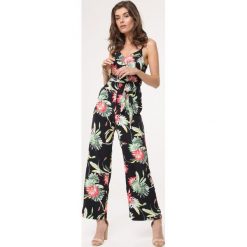 Czarny Kombinezon Sustain. Czarne kombinezony damskie Born2be, s, bez wzorów, z tkaniny, eleganckie, bez kołnierzyka, bez rękawów, długie. Za 49,99 zł.