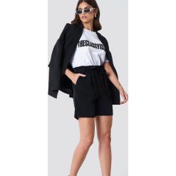 Bermudy damskie: Trendyol Szorty z wysokim stanem i paskiem – Black