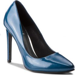 Szpilki SIMPLE - Melania DCG800-T44-JV00-0129-0 56. Niebieskie półbuty damskie Simple, bez wzorów, ze skóry, eleganckie, bez obcasa, na obcasie, bez zapięcia. W wyprzedaży za 249,00 zł.