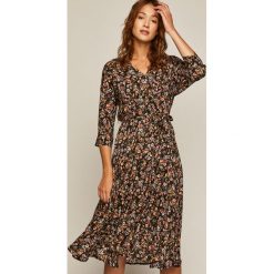 Medicine - Sukienka Pale Femininity. Czarne sukienki damskie MEDICINE, na co dzień, s, w kwiaty, z wiskozy, casualowe, bez kołnierzyka, bez rękawów, midi, rozkloszowane. Za 199,90 zł.