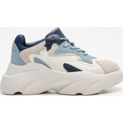 Buty sportowe daddy shoes - Niebieski. Niebieskie buty sportowe damskie Cropp, bez wzorów, sportowe. W wyprzedaży za 49,99 zł.