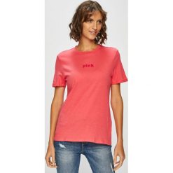 Only - Top. Różowe topy damskie marki ONLY, s, z nadrukiem, z bawełny, casualowe, z okrągłym kołnierzem, z krótkim rękawem. W wyprzedaży za 19,90 zł.