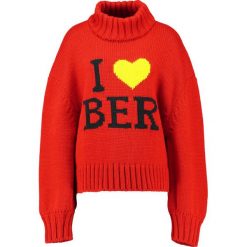 Swetry klasyczne damskie: Jaded London OVERSIZED TURTLENECK JUMPER WITH I LOVE BER Sweter red