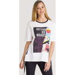 T-SHIRT ICE PLAY. Białe t-shirty damskie xs, z nadrukiem, z bawełny, z okrągłym kołnierzem. Za 185,00 zł.