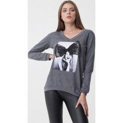 Szara Bluza Crystal Soul. Szare bluzy damskie Born2be, s, z nadrukiem, z długim rękawem, długie, bez kaptura. Za 59,99 zł.