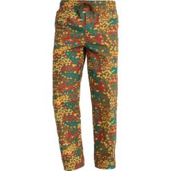 Chinosy męskie: Obey Clothing EASY CAMO PANT Spodnie materiałowe olive