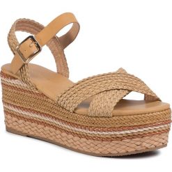 Sandały DEEZEE - WYL2208-2 Beige. Brązowe klapki damskie DeeZee, bez wzorów, ze skóry ekologicznej, bez obcasa, na obcasie. W wyprzedaży za 99,99 zł.