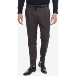 Scotch & Soda Blake Spodnie Brązowy. Pomarańczowe spodnie męskie Scotch & Soda, bez wzorów, z elastanu. Za 542,95 zł.