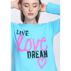 Jasnoniebieska Bluzka Live Dream. Szare bez kategorii marki Born2be, xl, z nadrukiem, z okrągłym kołnierzem, z długim rękawem. Za 24,99 zł.