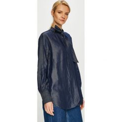 G-Star Raw - Koszula. Niebieskie bluzki damskie G-Star RAW, na co dzień, s, bez wzorów, z lyocellu, retro, bez kołnierzyka, z długim rękawem. W wyprzedaży za 219,90 zł.