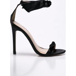 Public Desire - Sandały. Czarne sandały damskie marki Public Desire, z materiału, na obcasie, na klamry. W wyprzedaży za 119,90 zł.