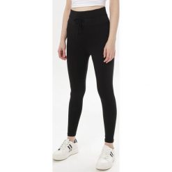 Czarne Legginsy Mariris. Czarne legginsy damskie Born2be, s, bez wzorów. W wyprzedaży za 59,99 zł.