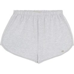 Spodenki basic. Białe szorty damskie Pull&Bear. Za 27,90 zł.
