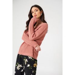 Rut&Circle Sweter z dekoltem V Mira - Pink. Różowe bez kategorii Rut&Circle, z dzianiny. W wyprzedaży za 52,48 zł.
