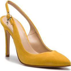 Sandały SOLO FEMME - 34209-A8-G22/000-05-00 Żółty. Żółte klapki damskie Solo Femme, bez wzorów, ze skóry, bez obcasa, na obcasie. W wyprzedaży za 239,00 zł.