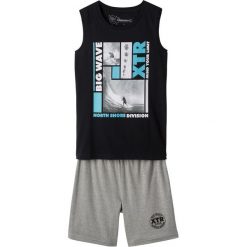 Koszulka na szerokich ramiączkach + spodenki shirtowe (kompl. 2-częściowy) bonprix czarno-jasnoszary melanż. Czarne spodenki chłopięce bonprix, bez wzorów, sportowe. Za 49,99 zł.