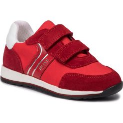 Sneakersy BOSS - J09117 Red 97E. Czerwone trampki chłopięce Boss, bez wzorów, z zamszu, na rzepy. W wyprzedaży za 339,00 zł.