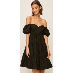 Pinko - Sukienka. Czarne sukienki damskie Pinko, m, bez wzorów, z bawełny, z włoskim kołnierzykiem, z krótkim rękawem, krótkie, mini, rozkloszowane. W wyprzedaży za 799,90 zł.