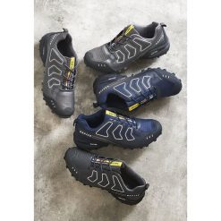 Jasnoszare Buty Sportowe New Beginnings. Szare buty sportowe męskie Born2be, z materiału, na sznurówki. Za 119,99 zł.
