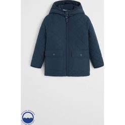 Mango Kids - Kurtka dziecięca Husky5 110-164 cm. Niebieskie kurtki chłopięce Mango Kids, bez wzorów, z poliesteru, krótkie, z kapturem. Za 139,90 zł.