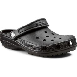 Klapki CROCS - Classic 10001 Black. Czarne klapki damskie Crocs, bez wzorów, z tworzywa sztucznego, bez obcasa. Za 159,00 zł.
