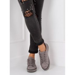 Trampki z kamieniami szare. Szare buty sportowe damskie FunKee.pl, bez wzorów, z tkaniny, na sznurówki. Za 67,99 zł.