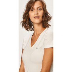 Lacoste - T-shirt. Niebieskie bluzki damskie Lacoste, bez wzorów, z elastanu, bez kołnierzyka. W wyprzedaży za 179,90 zł.