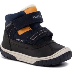Śniegowce GEOX - B Omar B.Wpf B B942DB 022FU C0916 D Navy/Ochreyellow. Niebieskie śniegowce chłopięce Geox, bez zapięcia. W wyprzedaży za 259,00 zł.