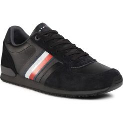 Sneakersy TOMMY HILFIGER - Iconic Mix Runner FM0FM03000 Black BDS. Czerwone sneakersy męskie TOMMY HILFIGER, bez zapięcia. Za 449,00 zł.