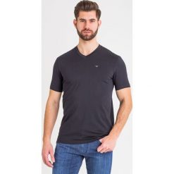 T-SHIRT emporio armani essential travel. Niebieskie t-shirty męskie Emporio Armani, s, bez wzorów, bez kołnierzyka. Za 389,00 zł.