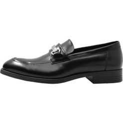 Calvin Klein CARVER BOX Eleganckie buty black. Czarne buty wizytowe męskie Calvin Klein, z materiału. Za 589,00 zł.