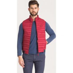 KAMIZELKA Armani Exchange. Czerwone płaszcze męskie Armani Exchange, m, z aplikacjami, z gumy, bez kaptura. Za 619,00 zł.