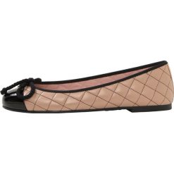 Pretty Ballerinas SHADE Baleriny beige. Brązowe baleriny damskie lakierowane Pretty Ballerinas, z materiału. Za 699,00 zł.