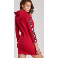 Czerwona Sukienka Avalody. Czerwone sukienki damskie Renee, xl, bez wzorów, bez kołnierzyka, bez rękawów, mini. Za 79,99 zł.