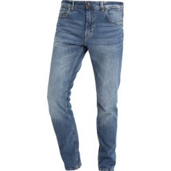Jeansy męskie: Produkt PKTAKM Jeansy Straight Leg medium blue denim