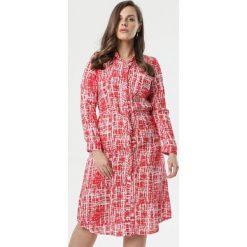 Czerwona Sukienka Najma. Czerwone sukienki damskie Born2be, xl, bez wzorów, z koszulowym kołnierzykiem, bez rękawów, koszulowe. W wyprzedaży za 64,99 zł.